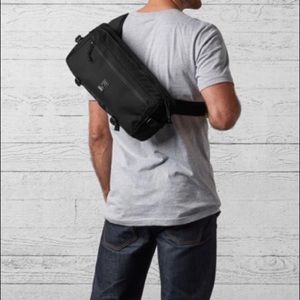 Chrome Kadet Sling messenger bag